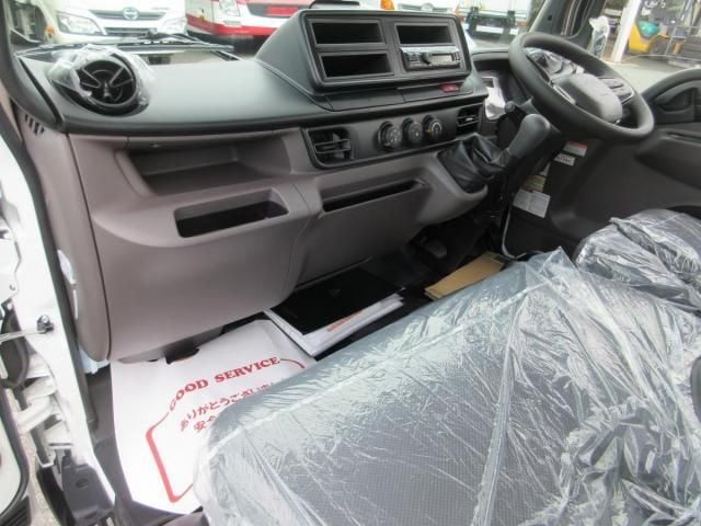 MITSUBISHI CANTER 2025