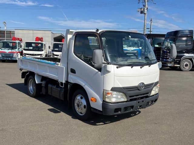 TOYOTA DYNA 2013