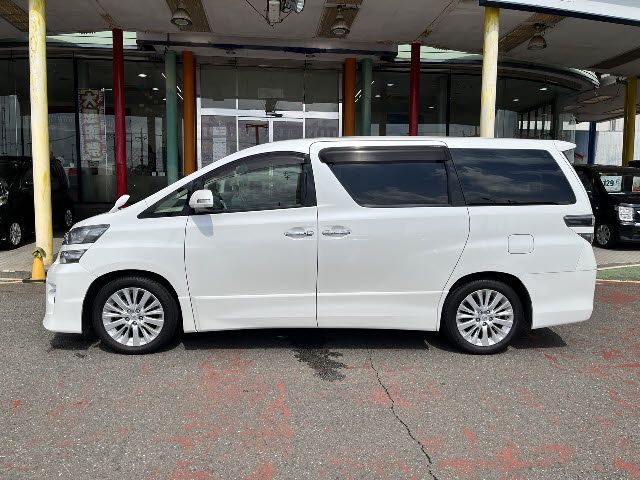 TOYOTA VELLFIRE 2013