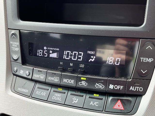 TOYOTA VELLFIRE 2013