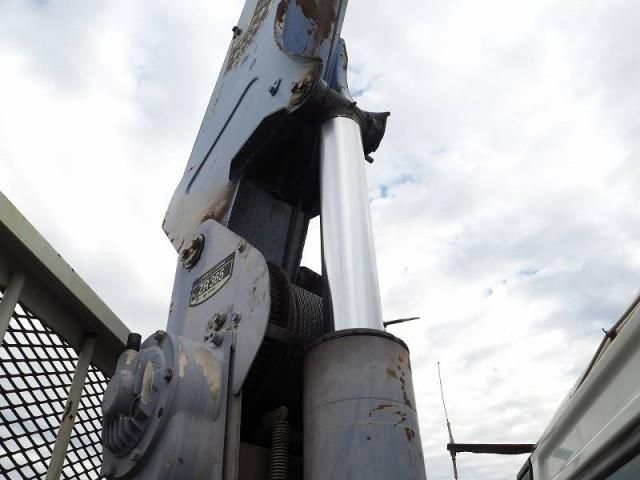 MITSUBISHI FUSOU FIGHTER 2004