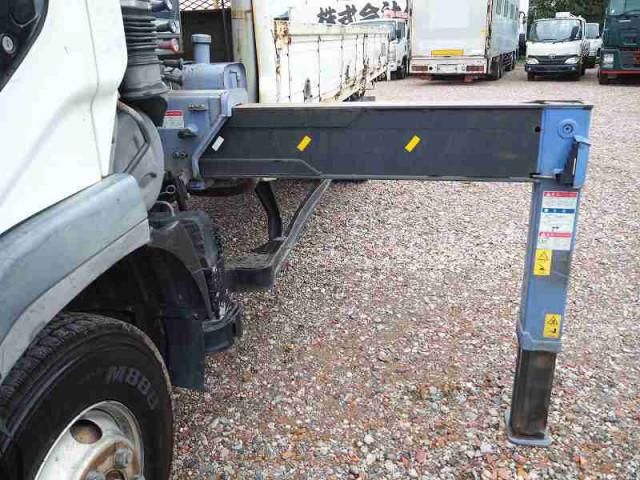 MITSUBISHI FUSOU FIGHTER 2004