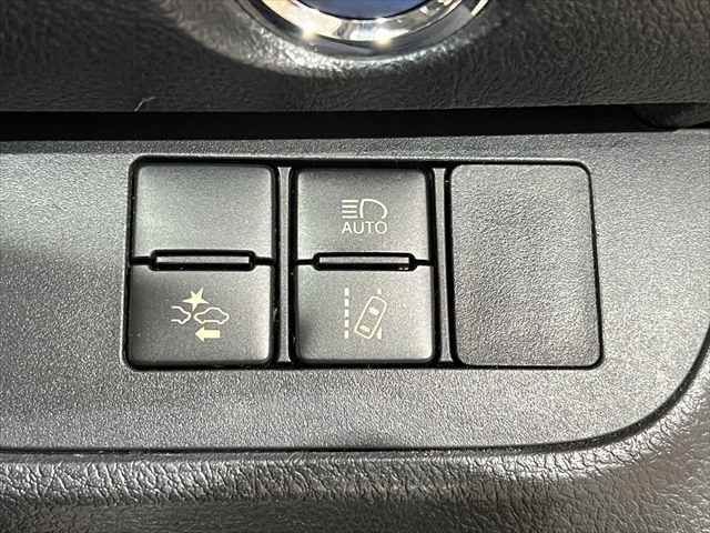 TOYOTA SIENTA HYBRID 2015