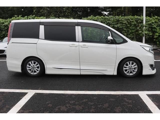 TOYOTA NOAH 2018