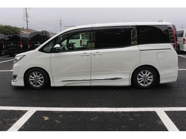 TOYOTA NOAH 2018