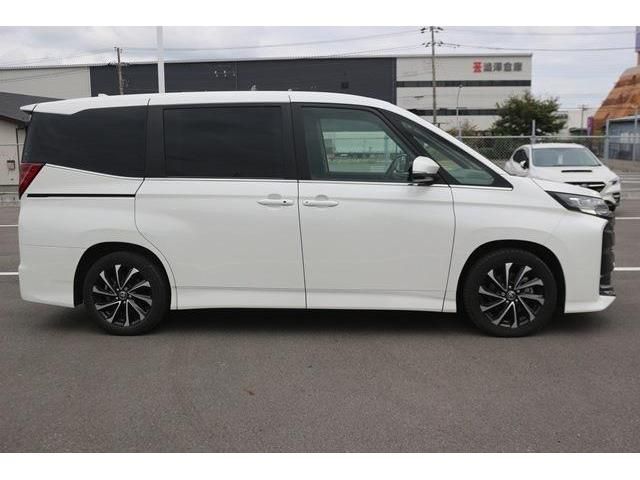 TOYOTA NOAH HYBRID 2023