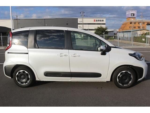 TOYOTA SIENTA HYBRID 2024