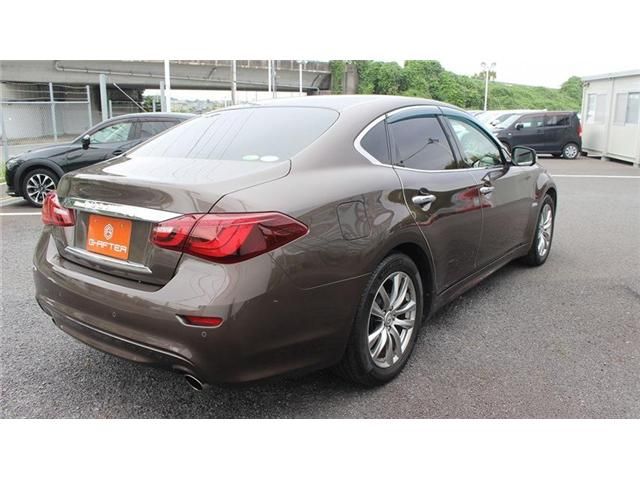 NISSAN FUGA HYBRID 2015