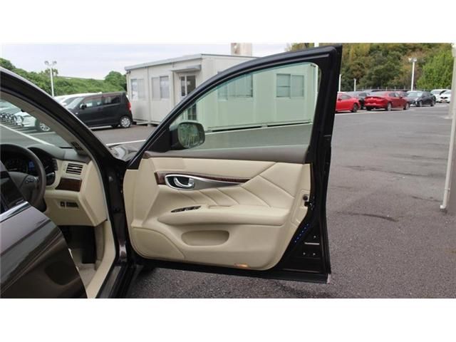 NISSAN FUGA HYBRID 2015