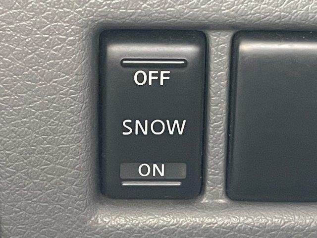 NISSAN NV350 CARAVAN 2012