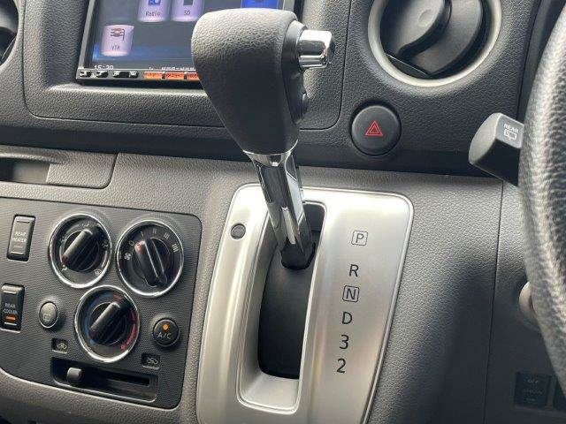 NISSAN NV350 CARAVAN 2012