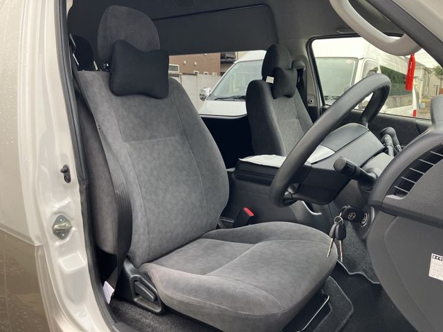 TOYOTA HIACE wagon 4WD 2017