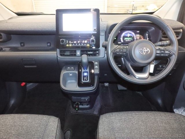 TOYOTA SIENTA HYBRID 2024