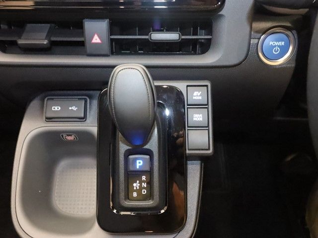 TOYOTA SIENTA HYBRID 2024