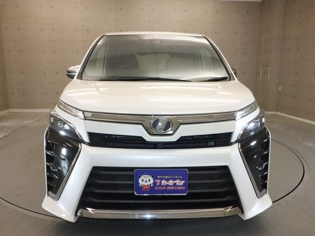 TOYOTA VOXY 2018