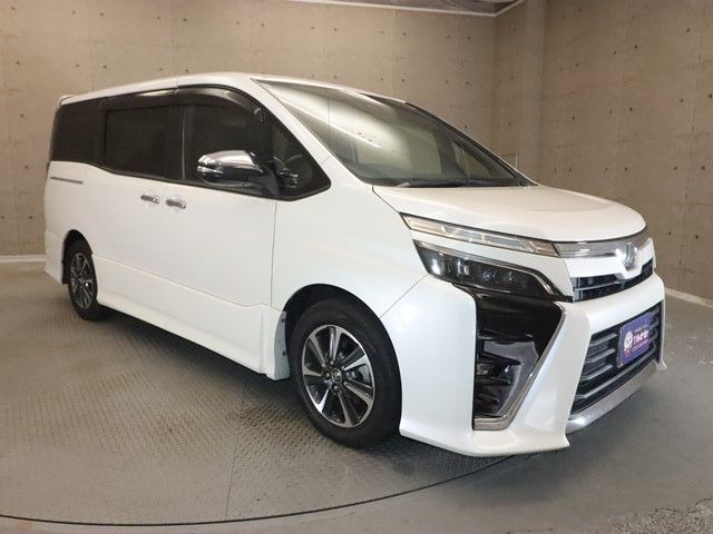 TOYOTA VOXY 2018