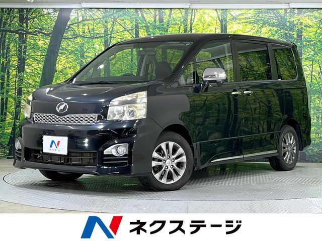 TOYOTA VOXY 2013