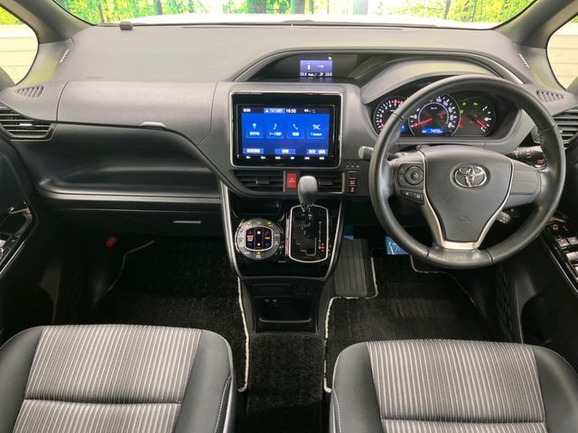 TOYOTA VOXY 2019