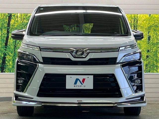 TOYOTA VOXY 2019
