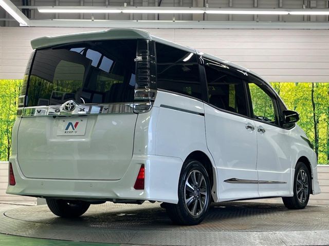 TOYOTA VOXY 2019