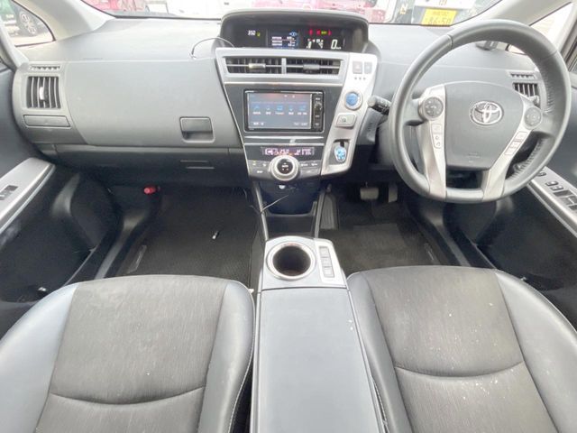 TOYOTA PRIUS Alpha 2015