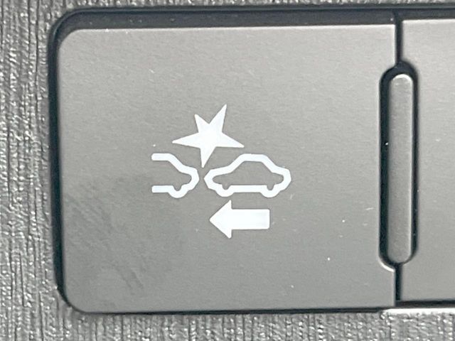 TOYOTA PRIUS Alpha 2015