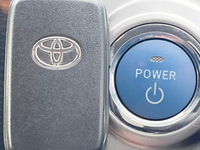 TOYOTA PRIUS Alpha 2015