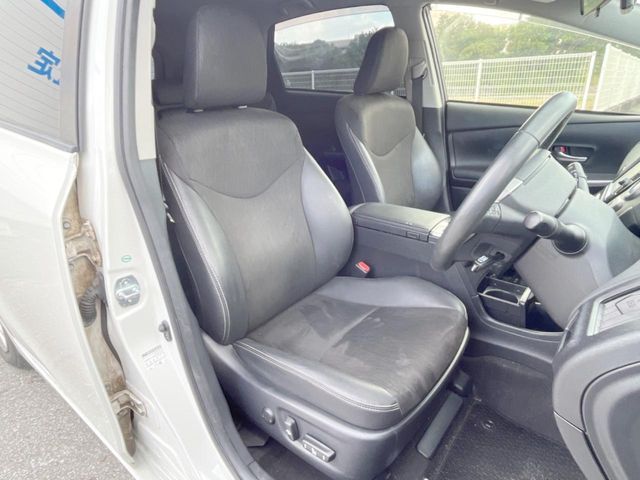 TOYOTA PRIUS Alpha 2015