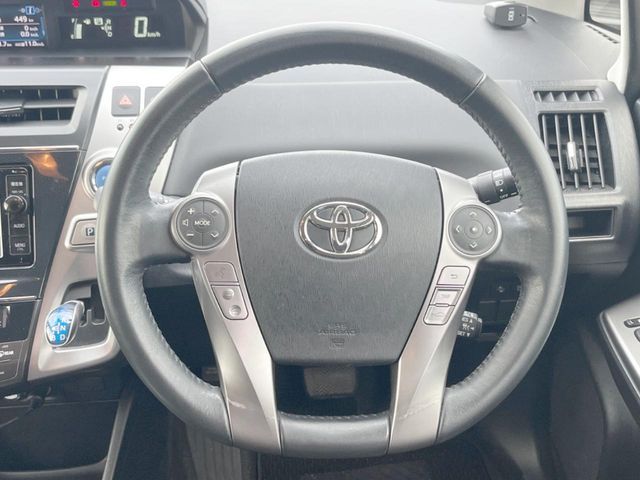 TOYOTA PRIUS Alpha 2015