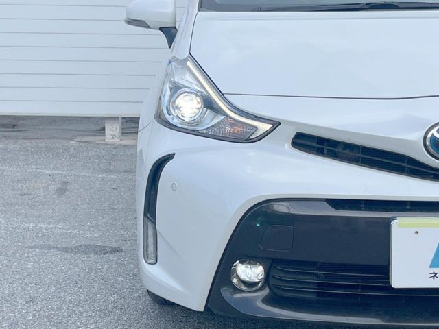 TOYOTA PRIUS Alpha 2015