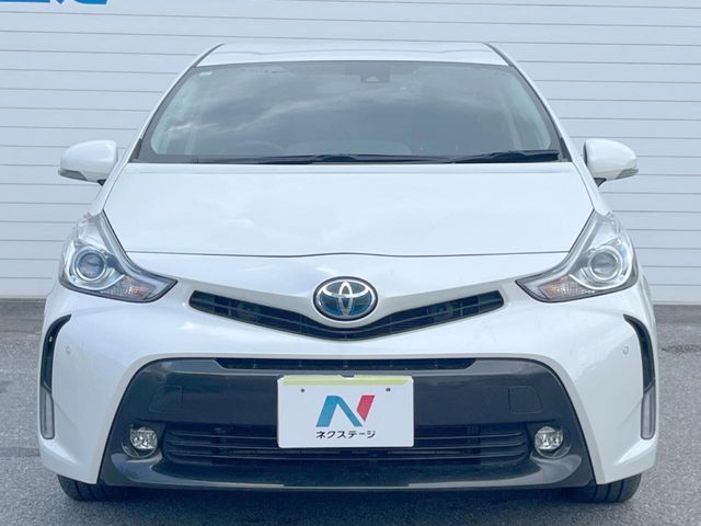 TOYOTA PRIUS Alpha 2015