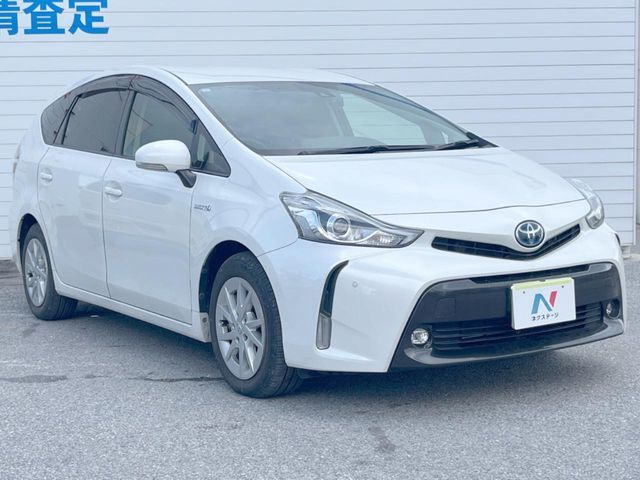 TOYOTA PRIUS Alpha 2015
