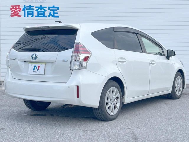 TOYOTA PRIUS Alpha 2015