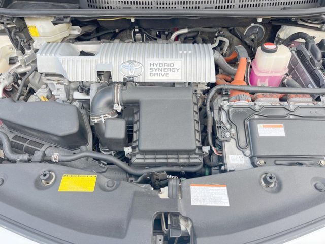 TOYOTA PRIUS Alpha 2015