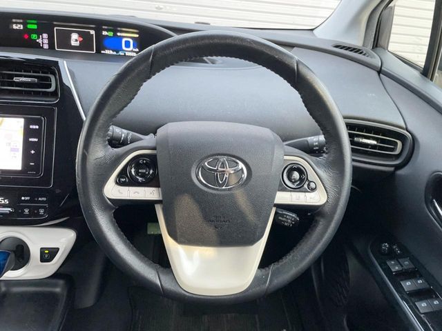 TOYOTA PRIUS 2017