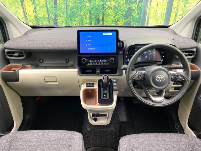 TOYOTA SIENTA HYBRID 2024