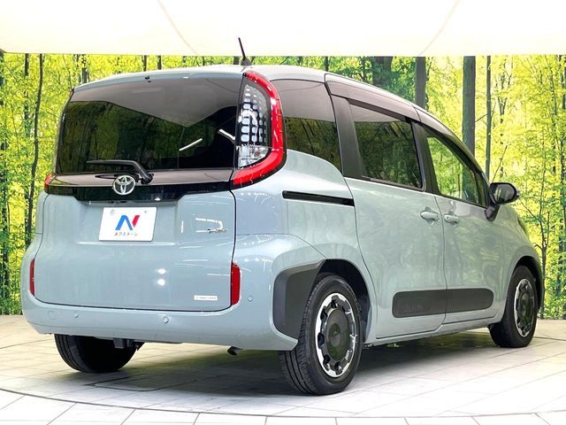 TOYOTA SIENTA HYBRID 2024