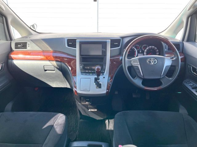 TOYOTA VELLFIRE 2010