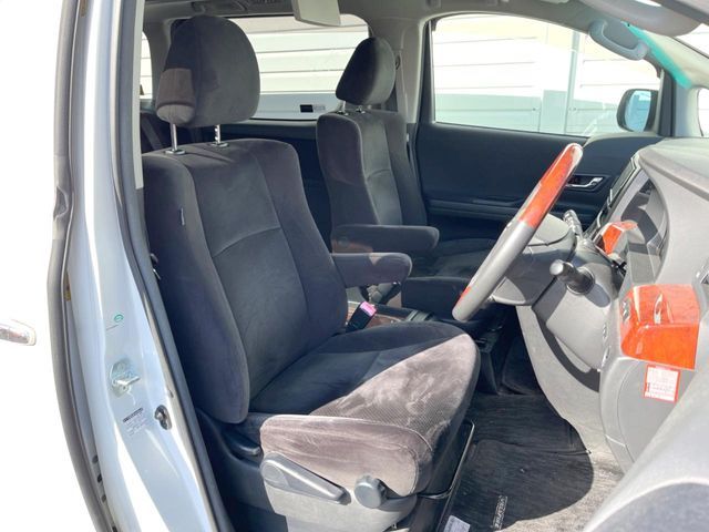 TOYOTA VELLFIRE 2010