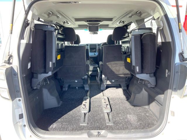 TOYOTA VELLFIRE 2010