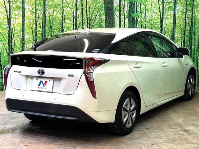 TOYOTA PRIUS 2016