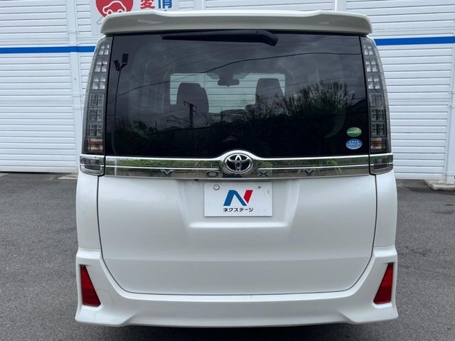 TOYOTA VOXY 2016