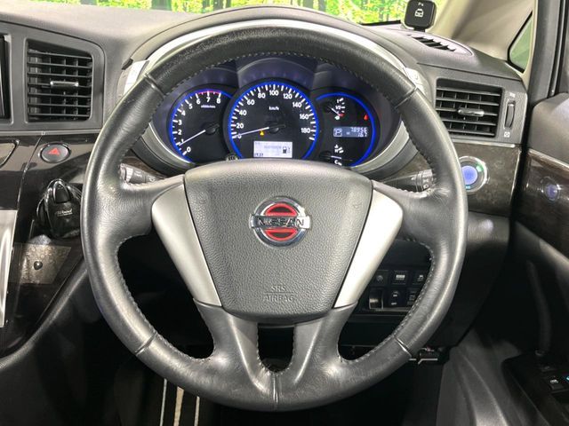 NISSAN ELGRAND  4WD 2011