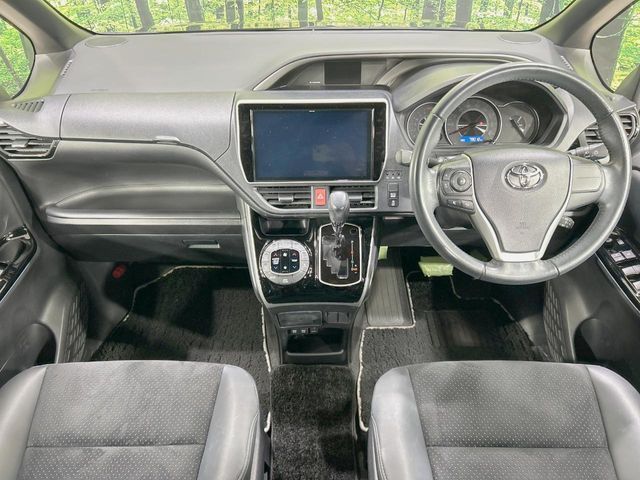 TOYOTA VOXY 2021