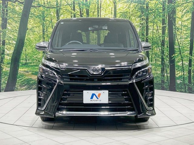 TOYOTA VOXY 2021
