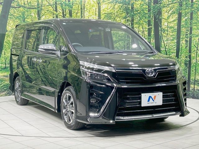 TOYOTA VOXY 2021