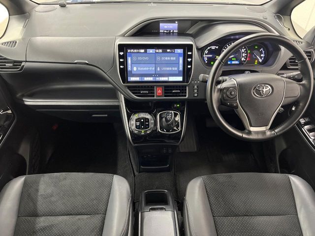 TOYOTA VOXY HYBRID 2020