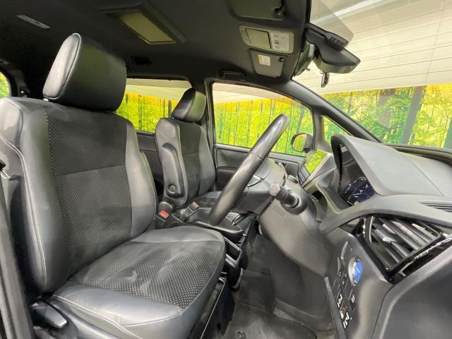 TOYOTA VOXY HYBRID 2020