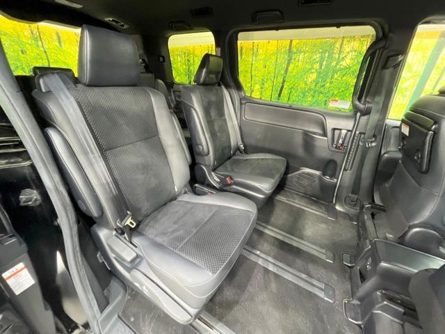 TOYOTA VOXY HYBRID 2020