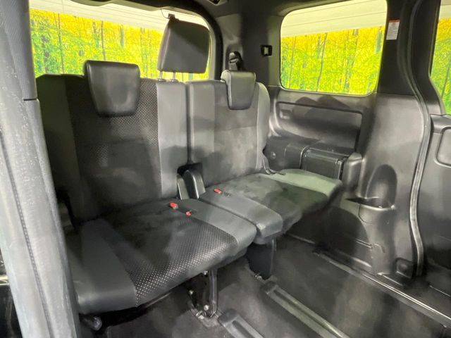 TOYOTA VOXY HYBRID 2020